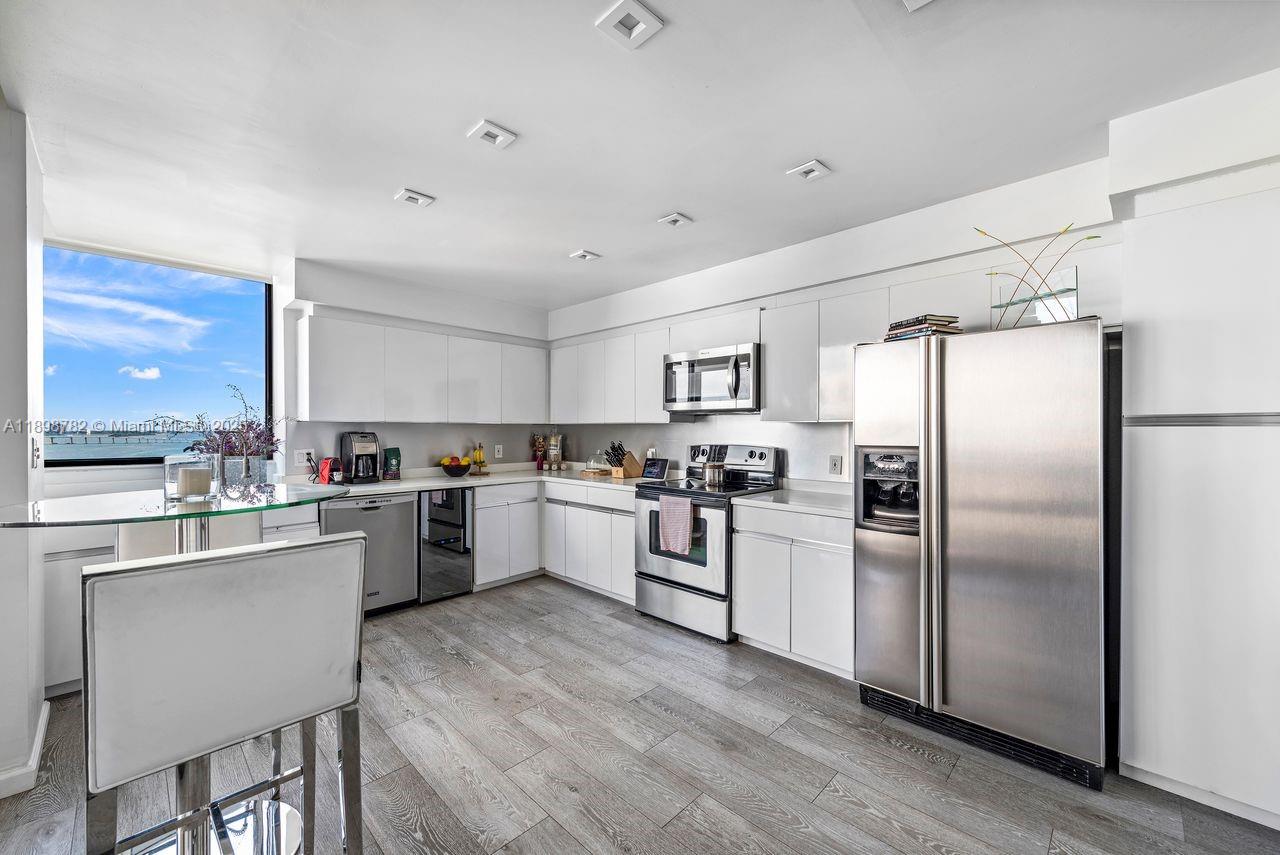 ONE THOUSAND VENETIAN WAY - Residential Lease