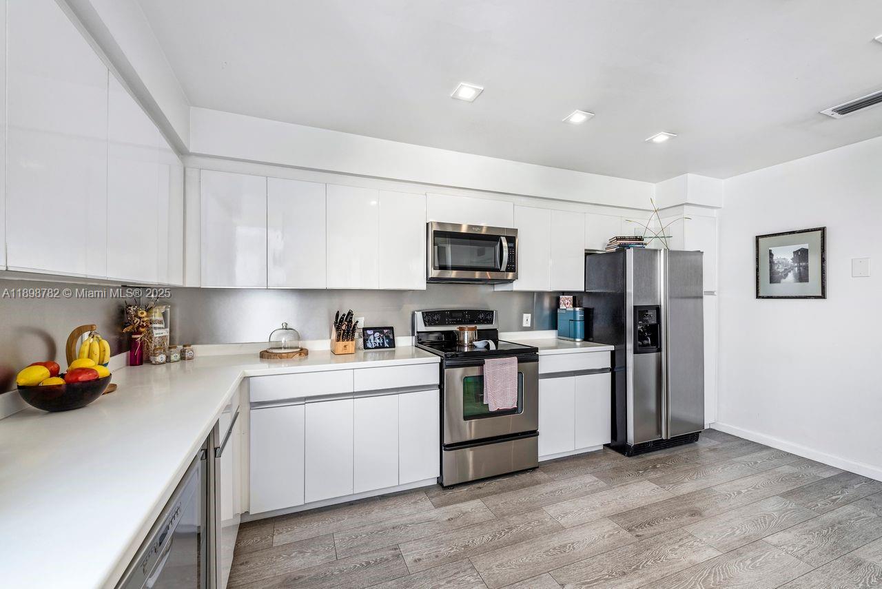 ONE THOUSAND VENETIAN WAY - Residential Lease