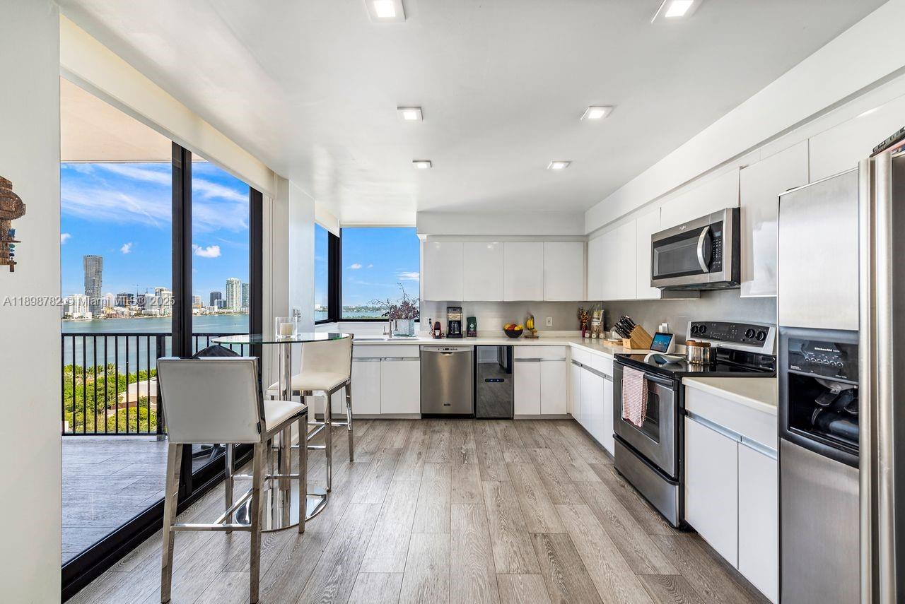 ONE THOUSAND VENETIAN WAY - Residential Lease