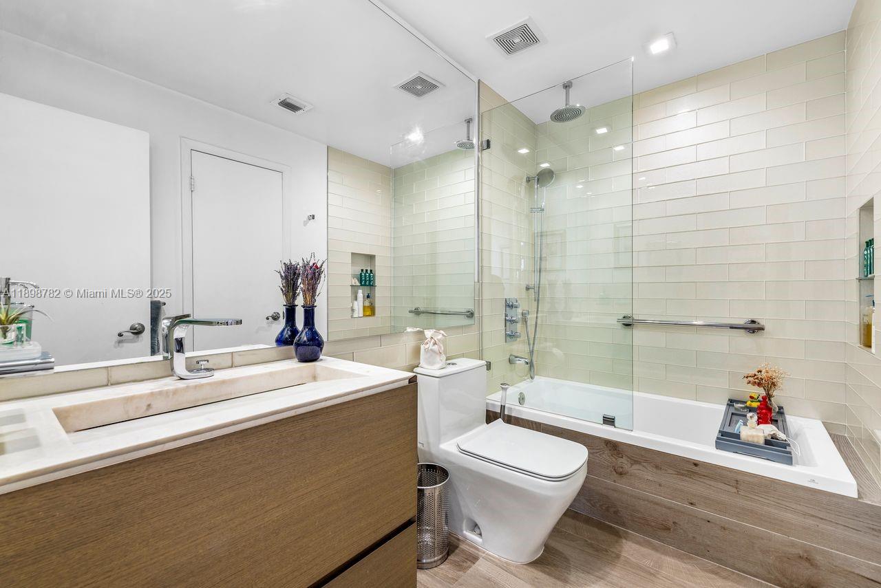 ONE THOUSAND VENETIAN WAY - Residential Lease