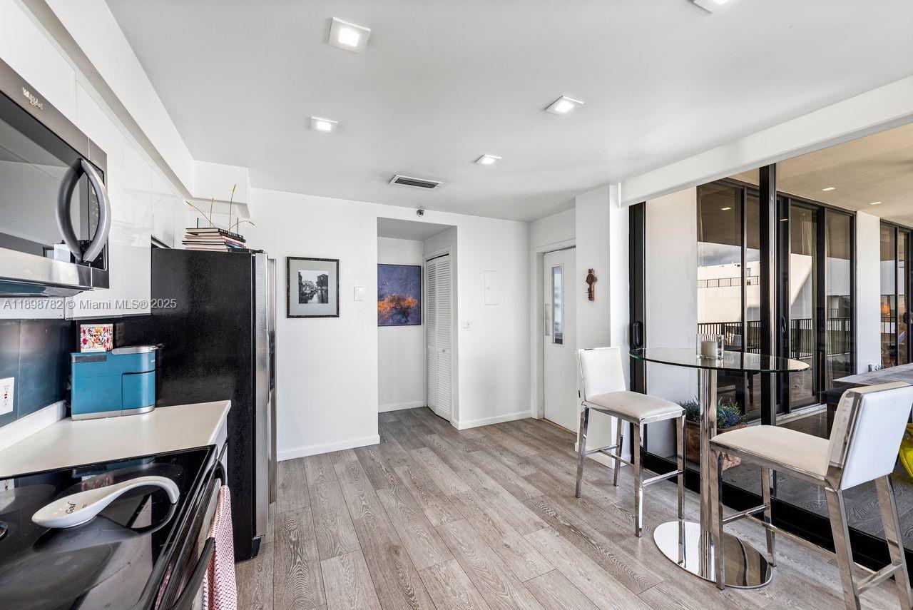 ONE THOUSAND VENETIAN WAY - Residential Lease