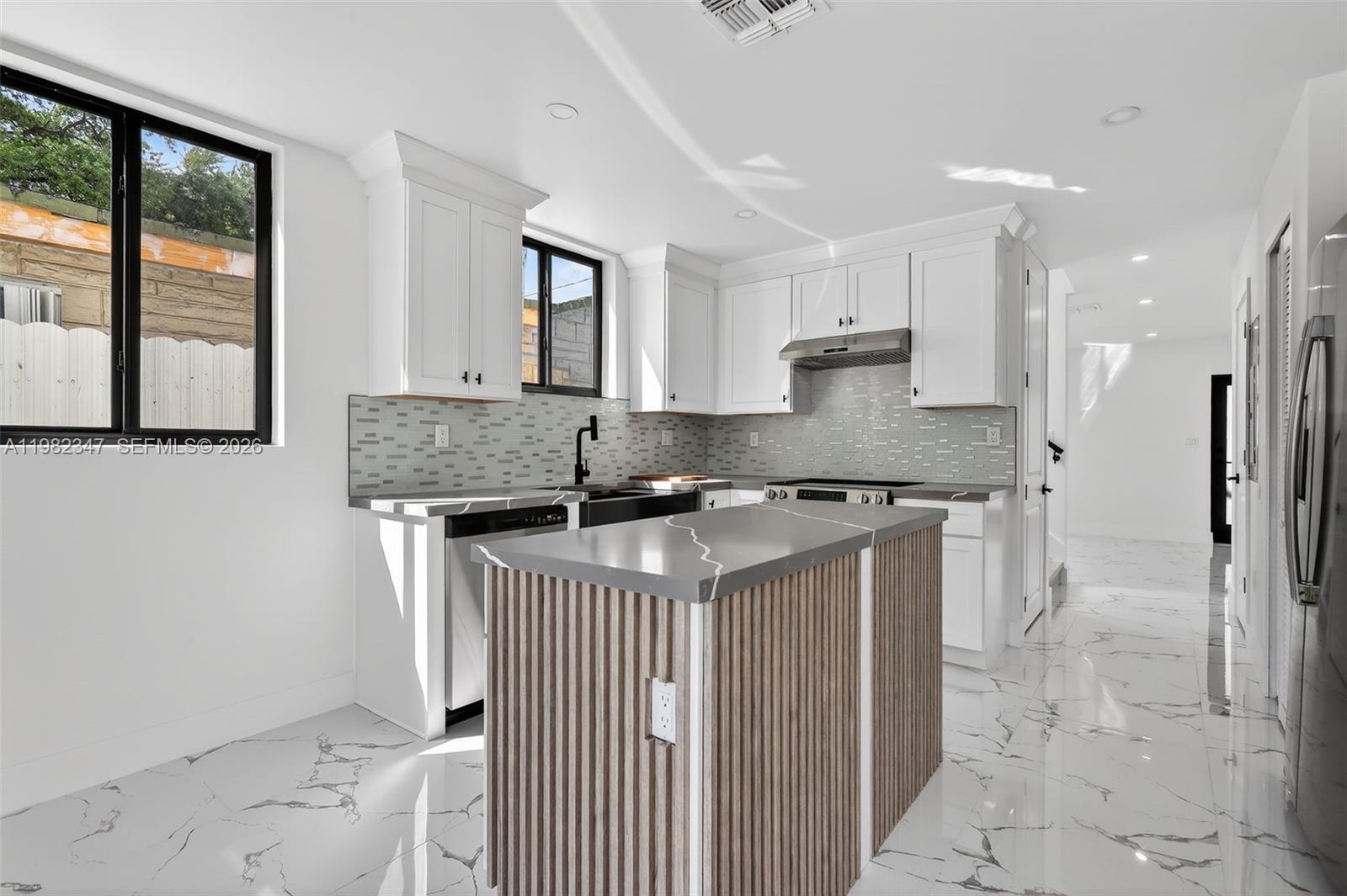 LAURAVILLE GARDENS - Residential