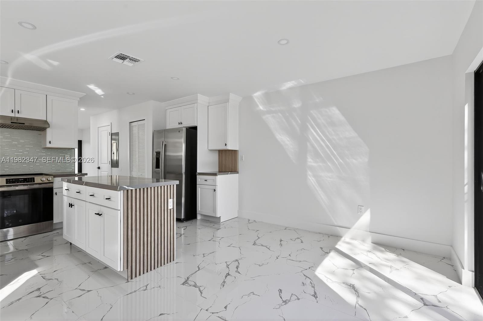 LAURAVILLE GARDENS - Residential