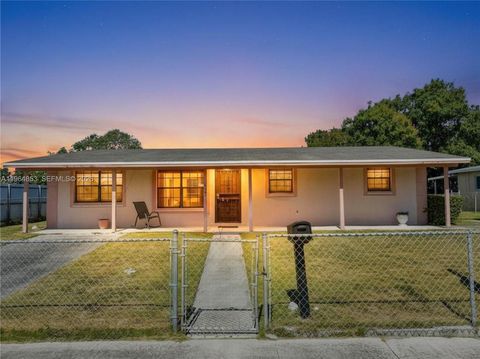 10721 SW 149th Ter Miami FL 33176