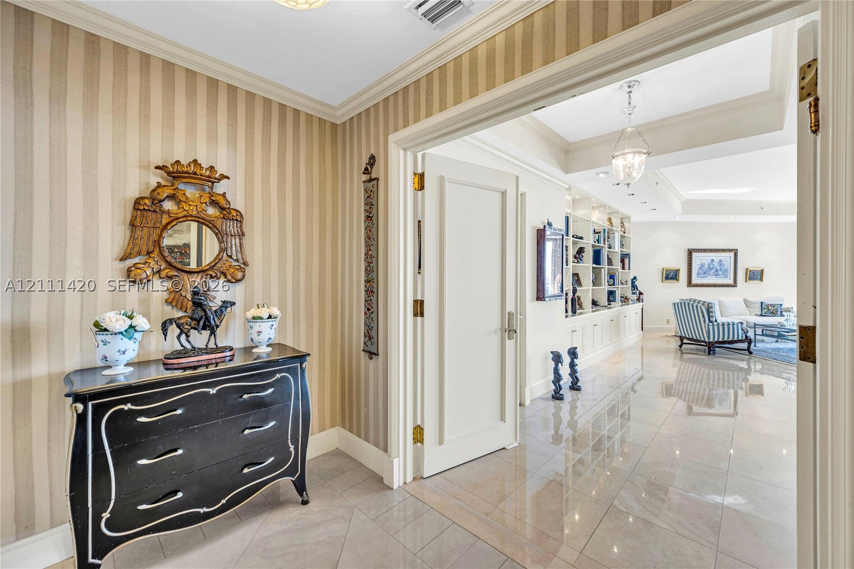 10 Edgewater Dr