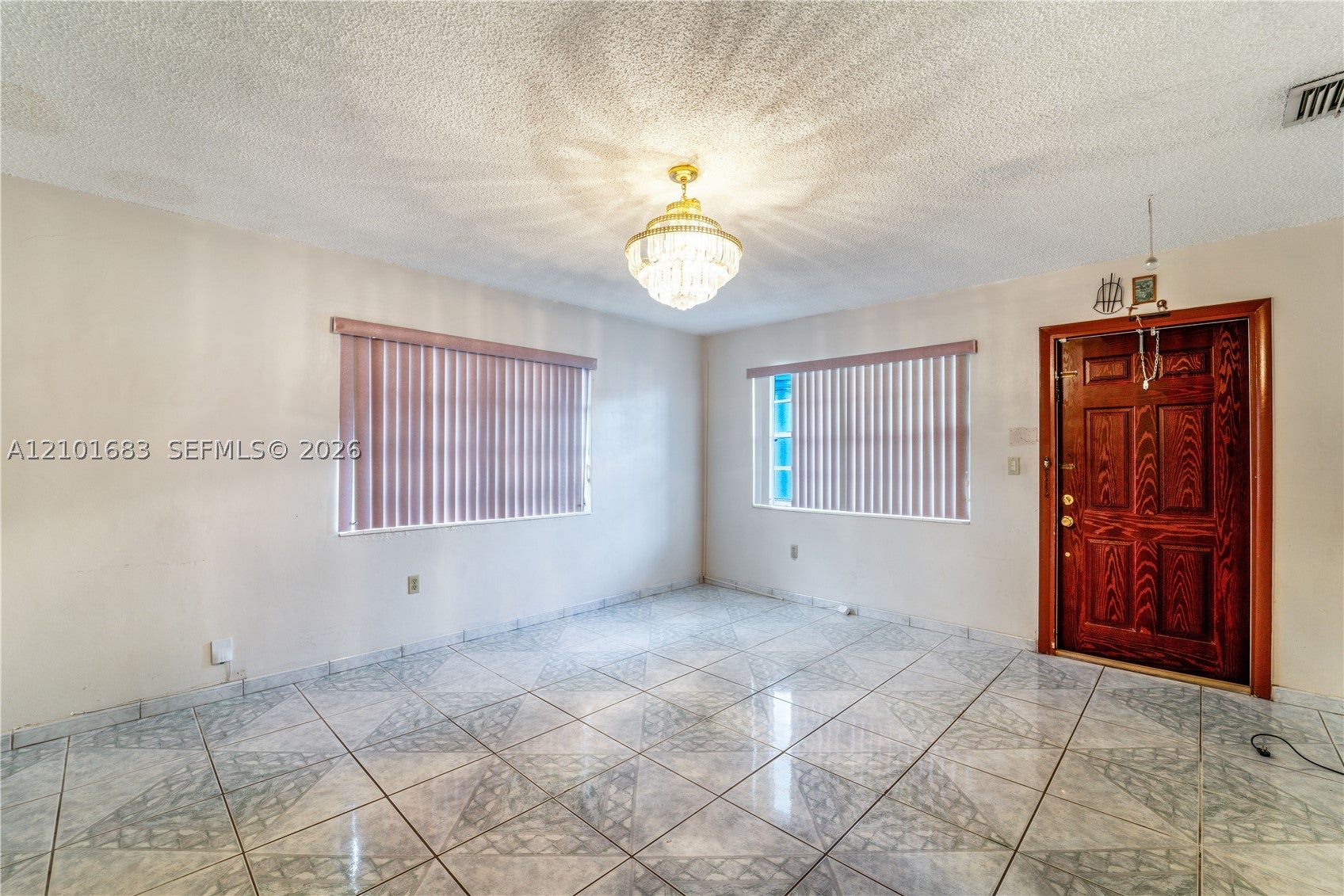 320 E 19th St