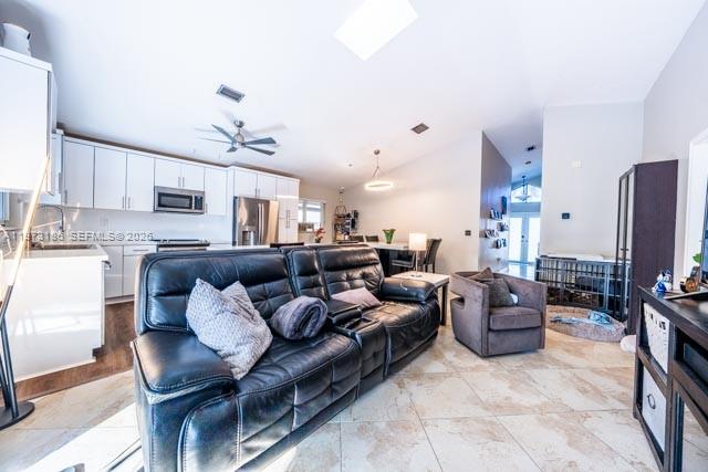 ROGER HOMES - Residential