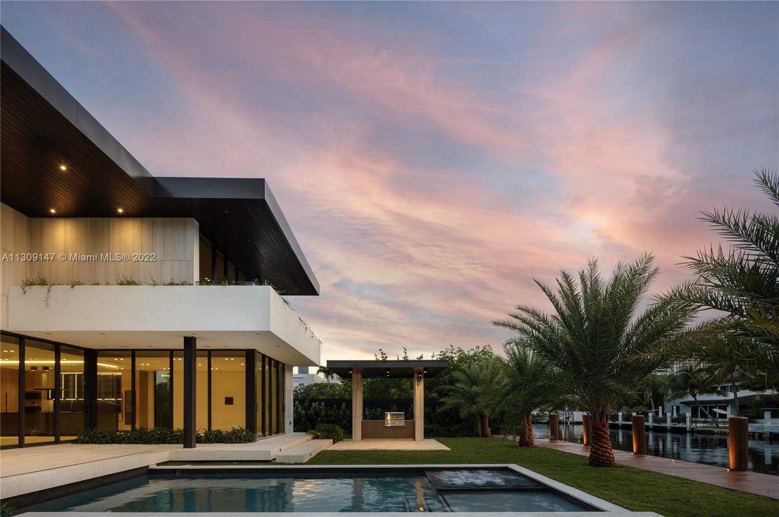 GOLDEN BEACH SEC E - Residential