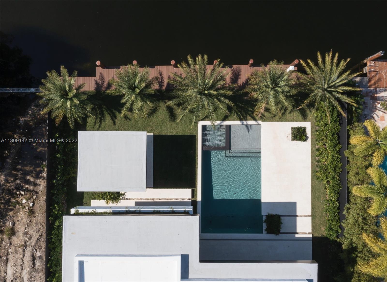 GOLDEN BEACH SEC E - Residential