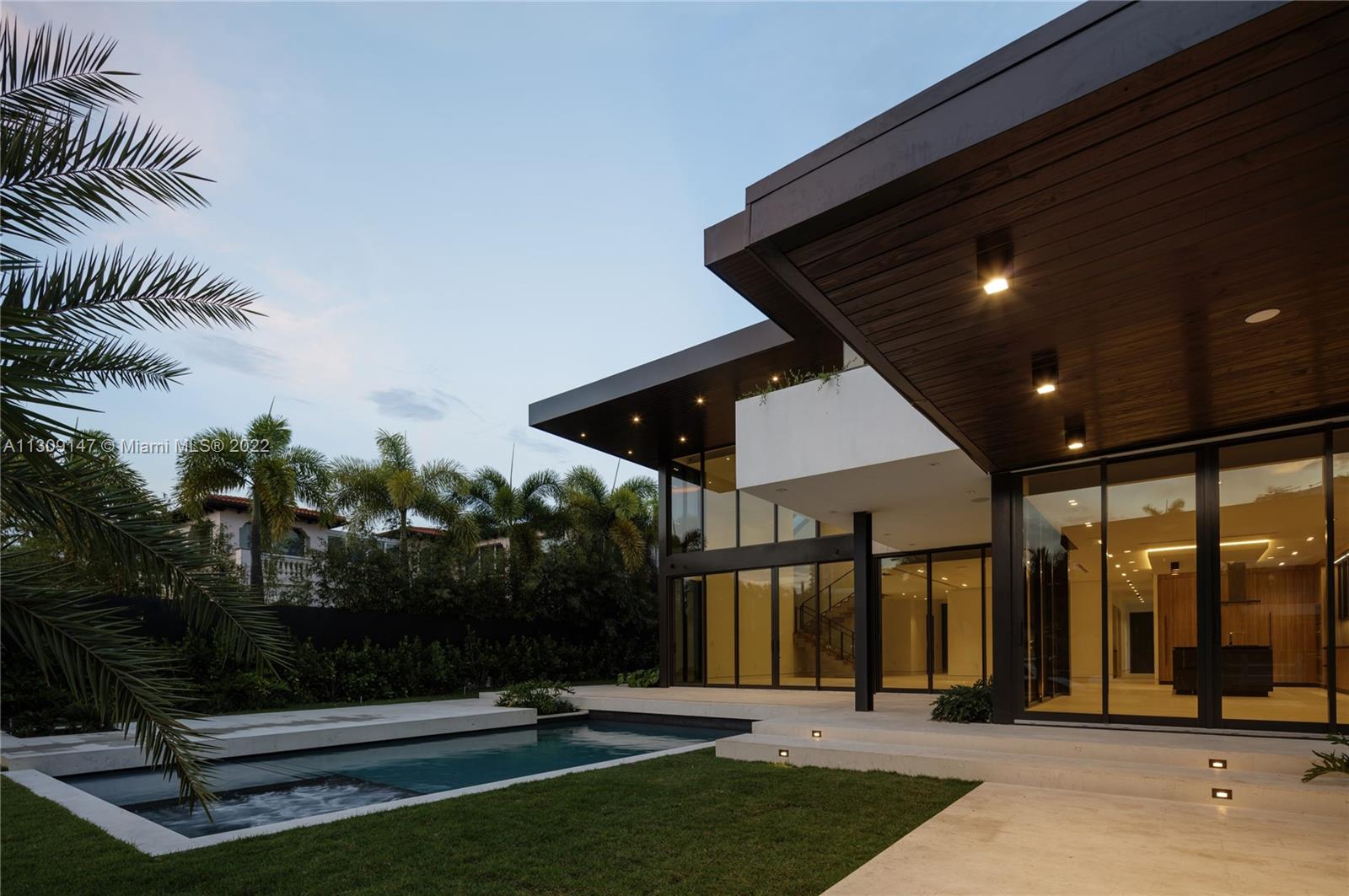 GOLDEN BEACH SEC E - Residential