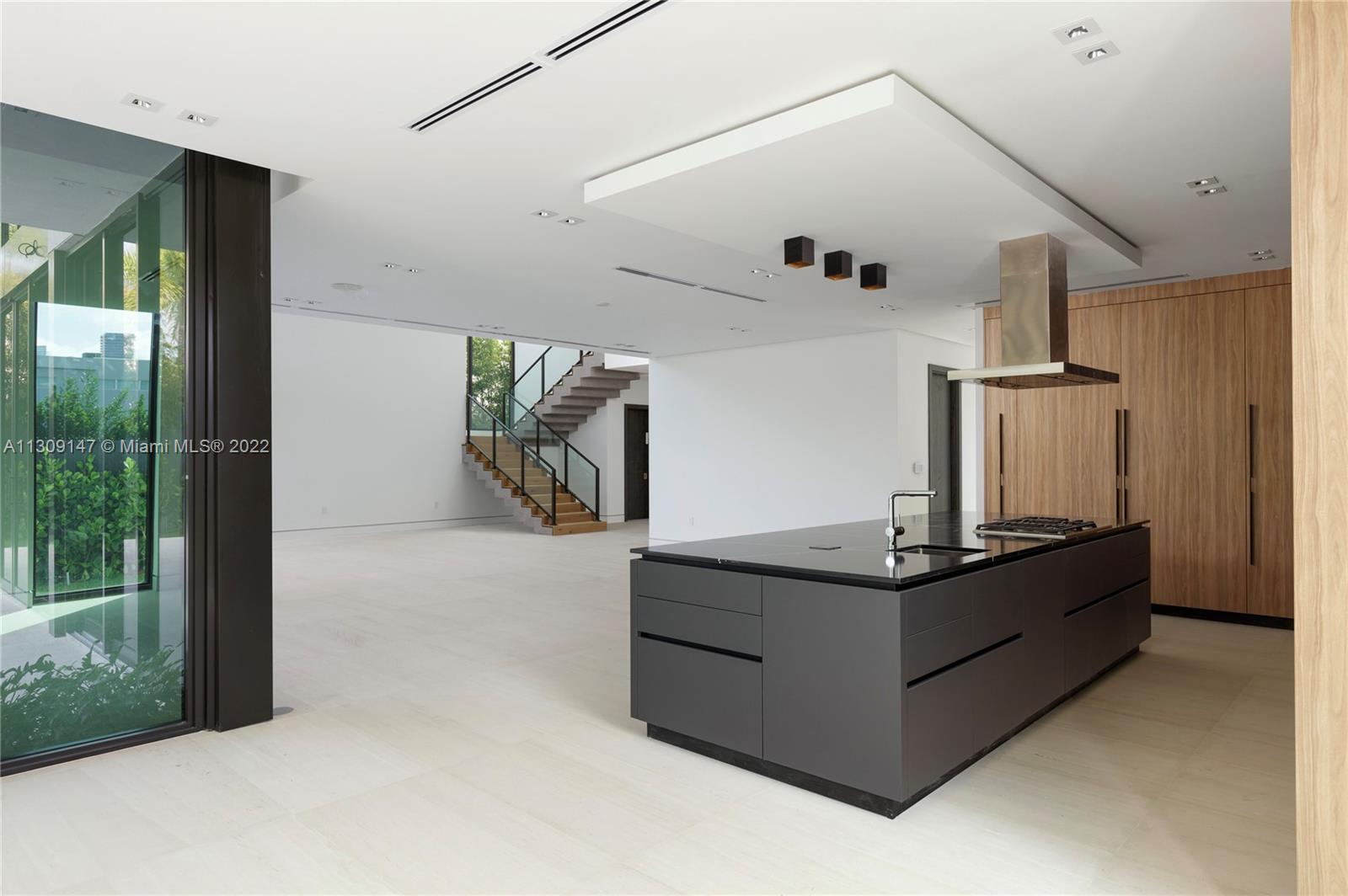 GOLDEN BEACH SEC E - Residential