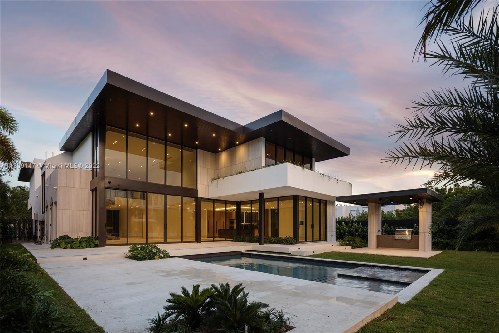 GOLDEN BEACH SEC E - Residential