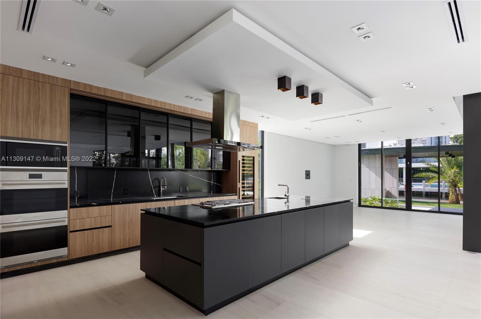 GOLDEN BEACH SEC E - Residential