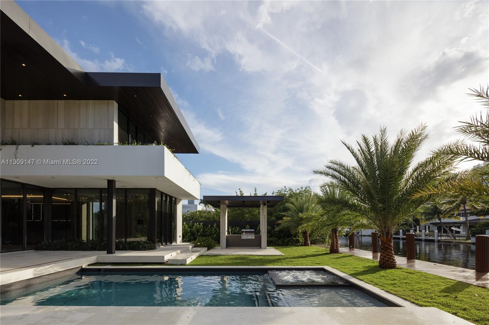 GOLDEN BEACH SEC E - Residential