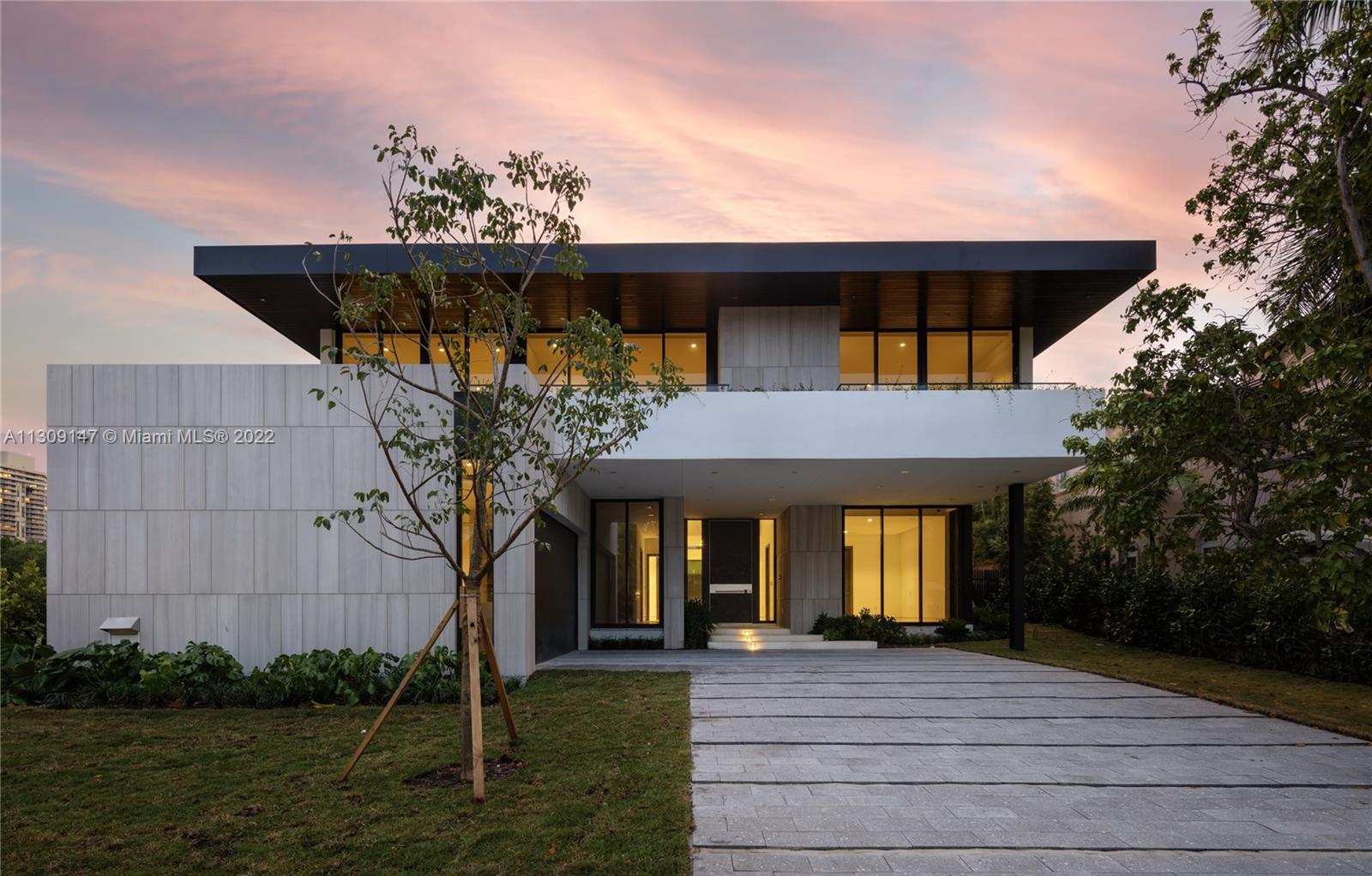 GOLDEN BEACH SEC E - Residential