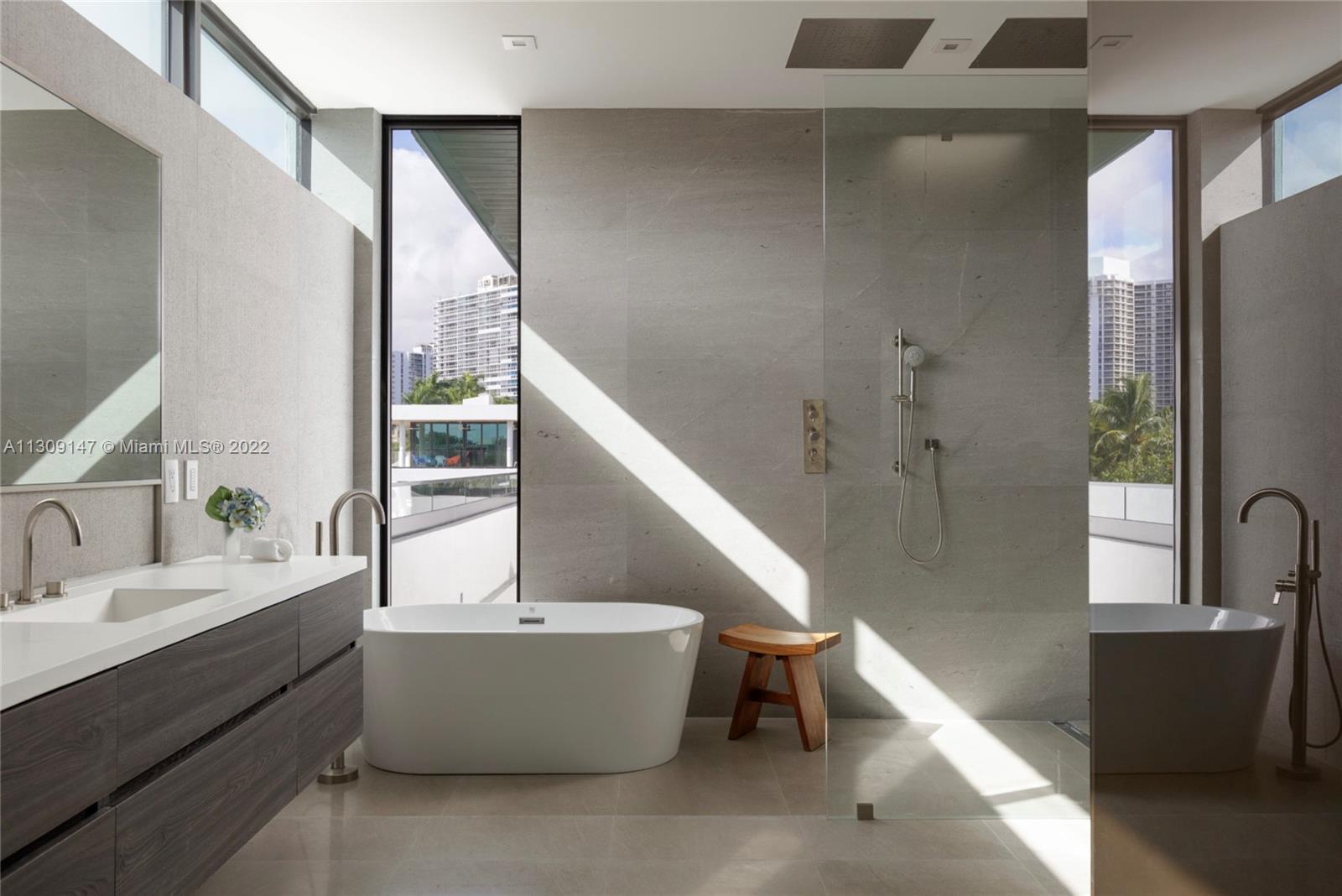 GOLDEN BEACH SEC E - Residential