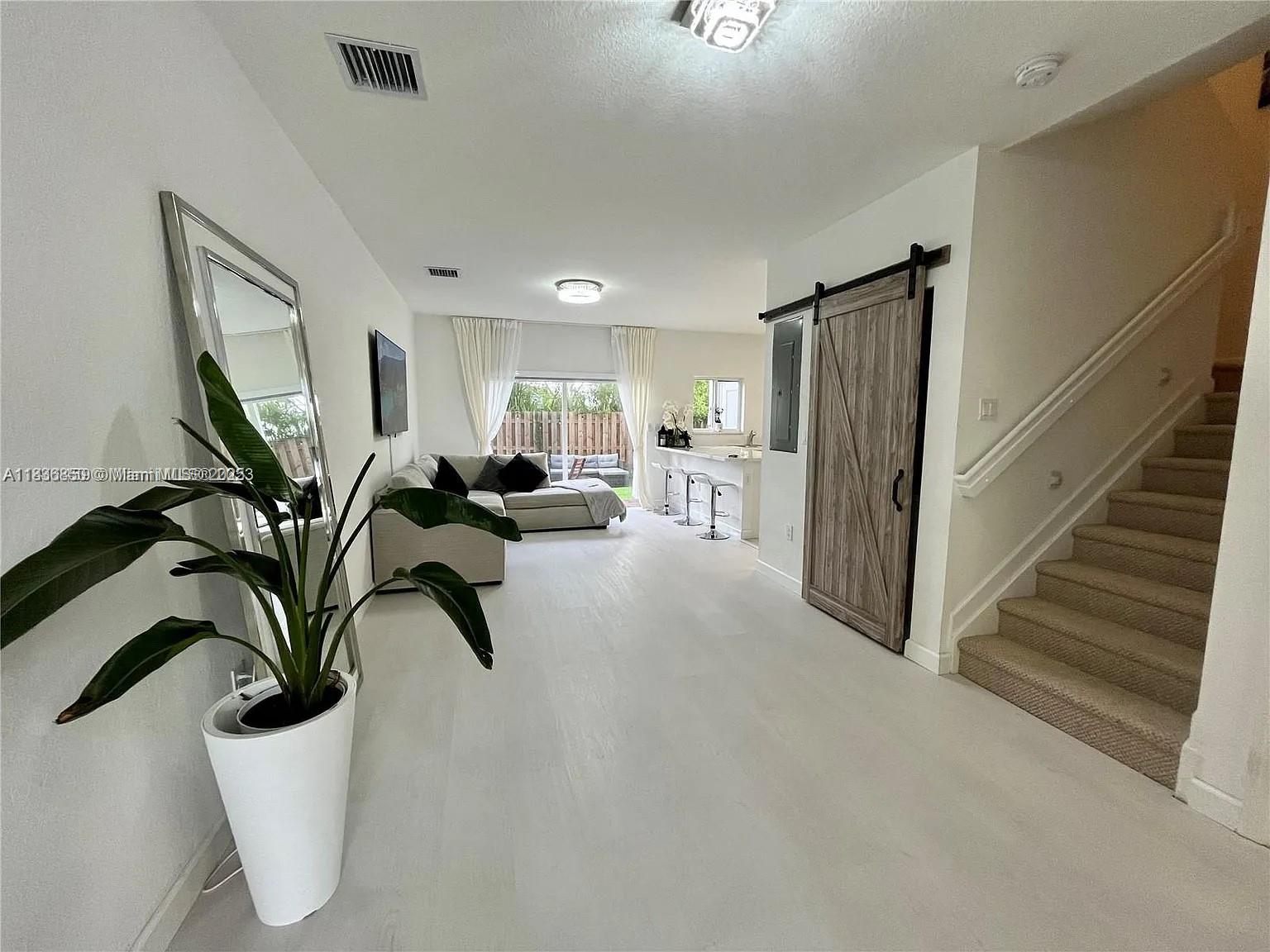 1214 NW 4th Ln 1214, Florida City, FL, 33034/$399,000 2 1214 NW 4th Ln 1214