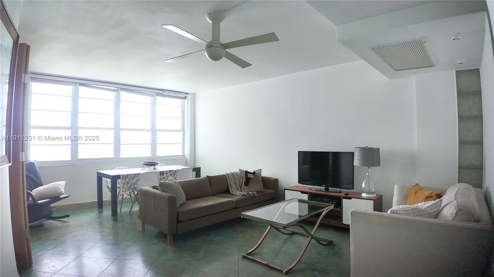 THE DECOPLAGE CONDO - Residential Lease