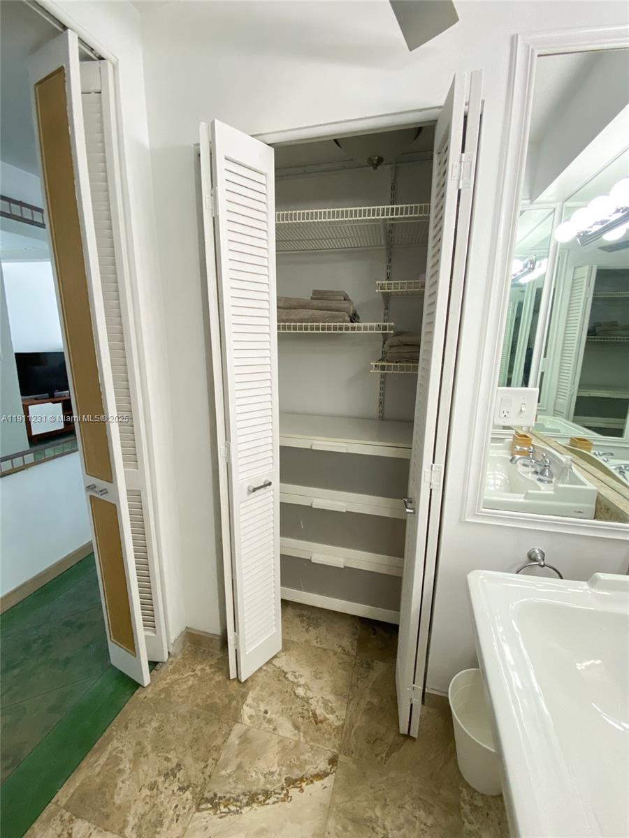 THE DECOPLAGE CONDO - Residential Lease