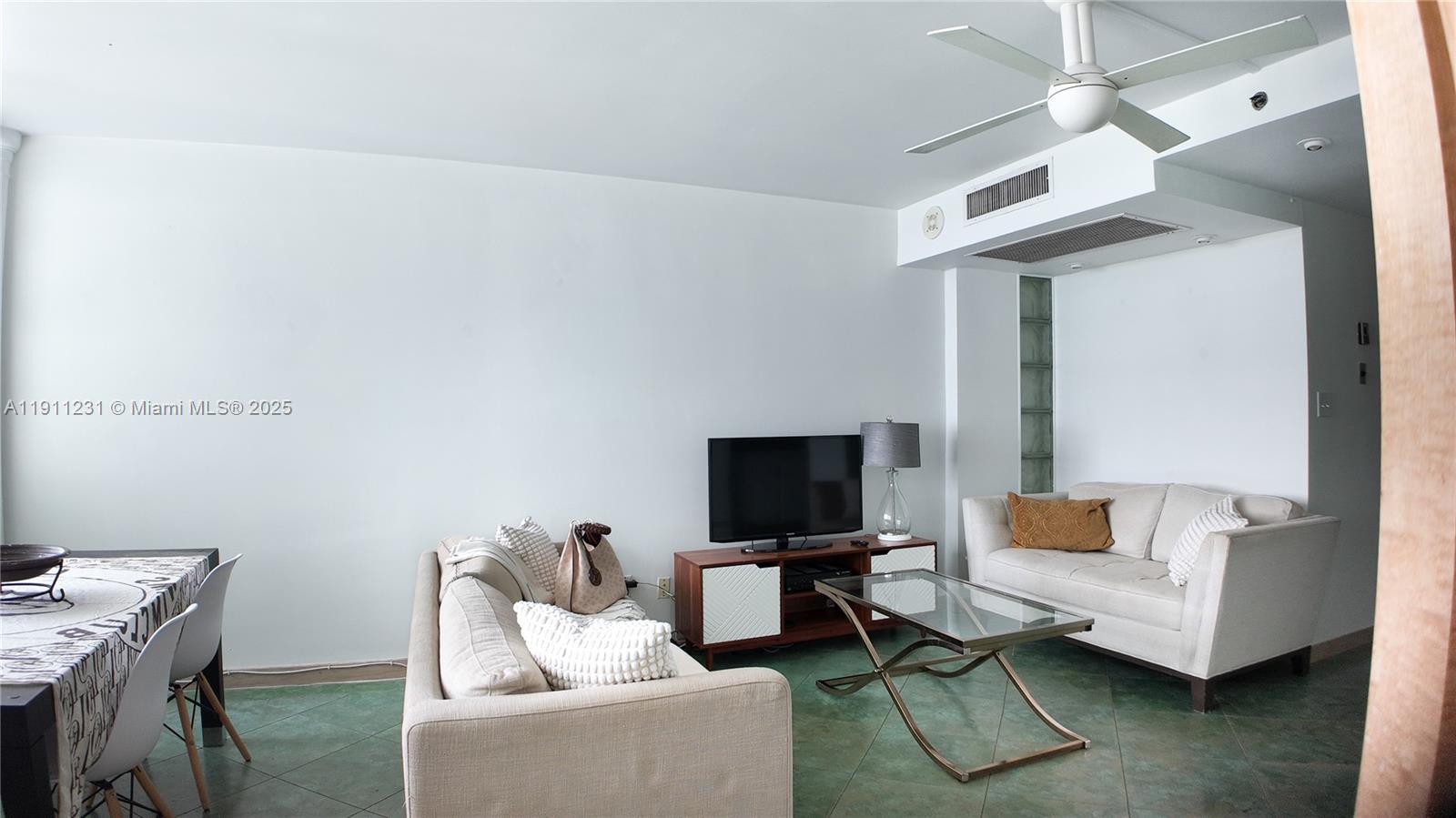 THE DECOPLAGE CONDO - Residential Lease