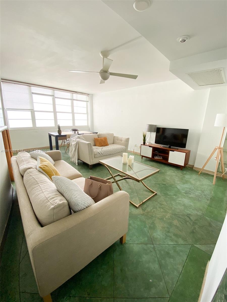 THE DECOPLAGE CONDO - Residential Lease