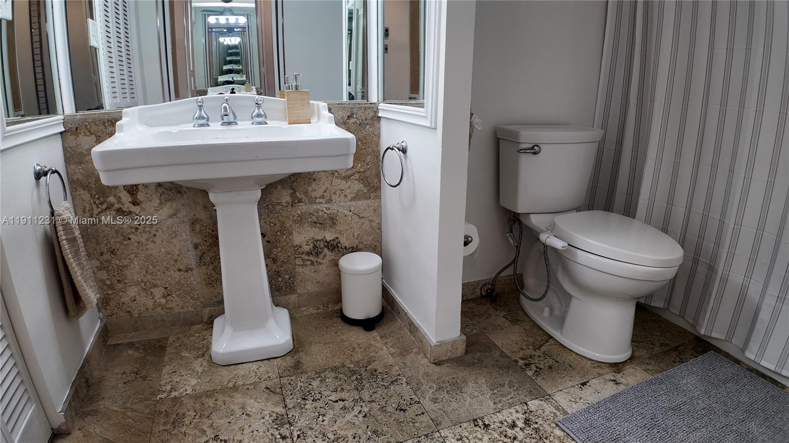 THE DECOPLAGE CONDO - Residential Lease