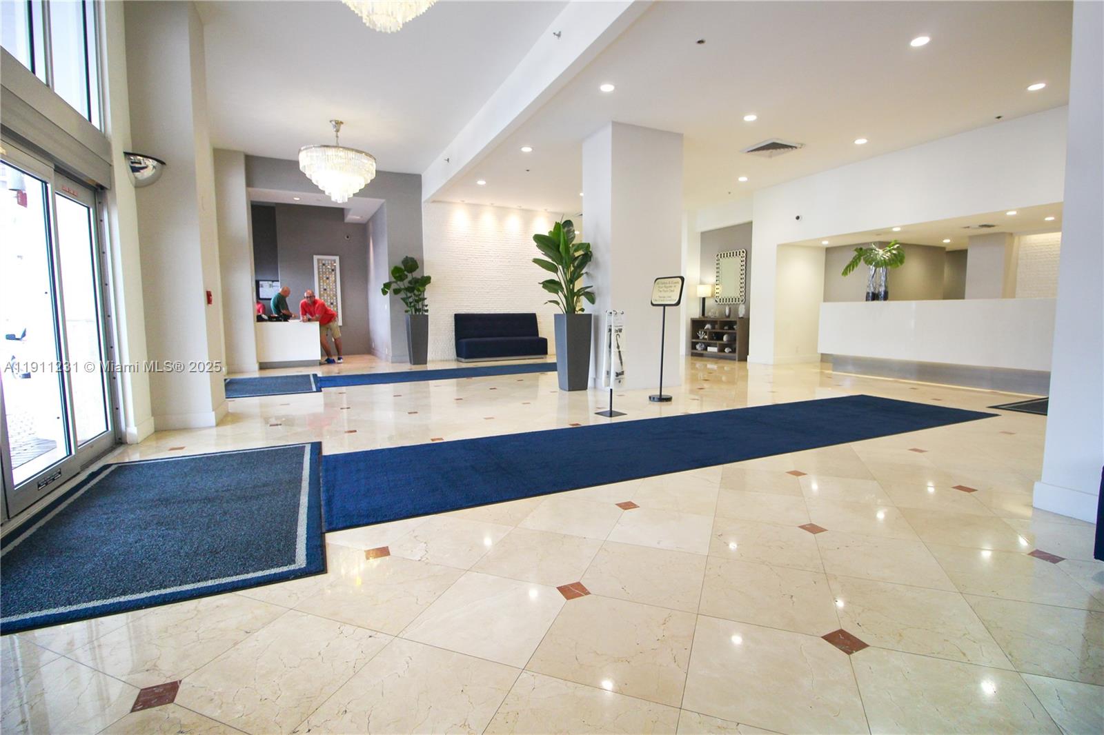 THE DECOPLAGE CONDO - Residential Lease