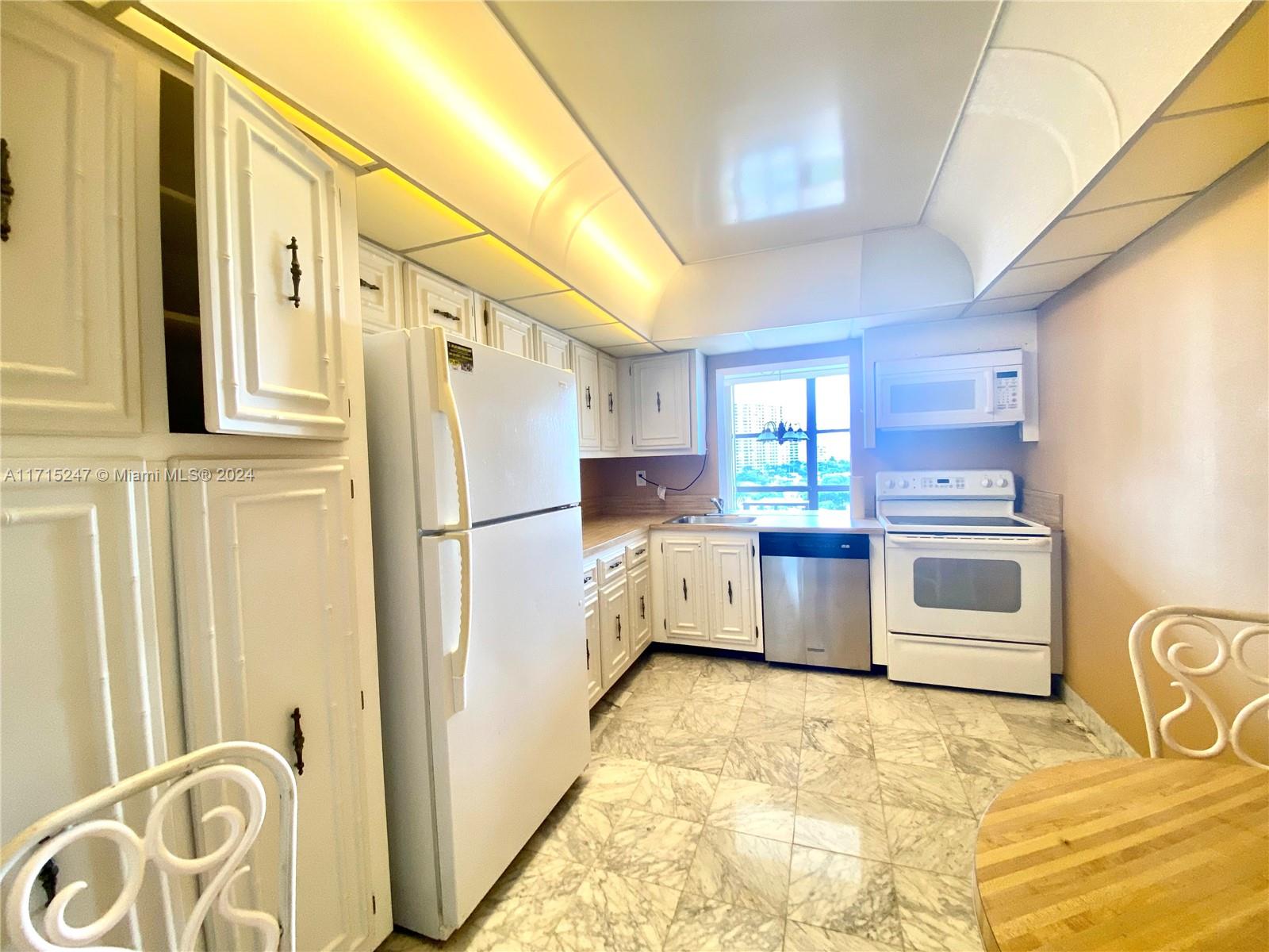 KINGS POINT BURGUNDY COND - Residential Lease