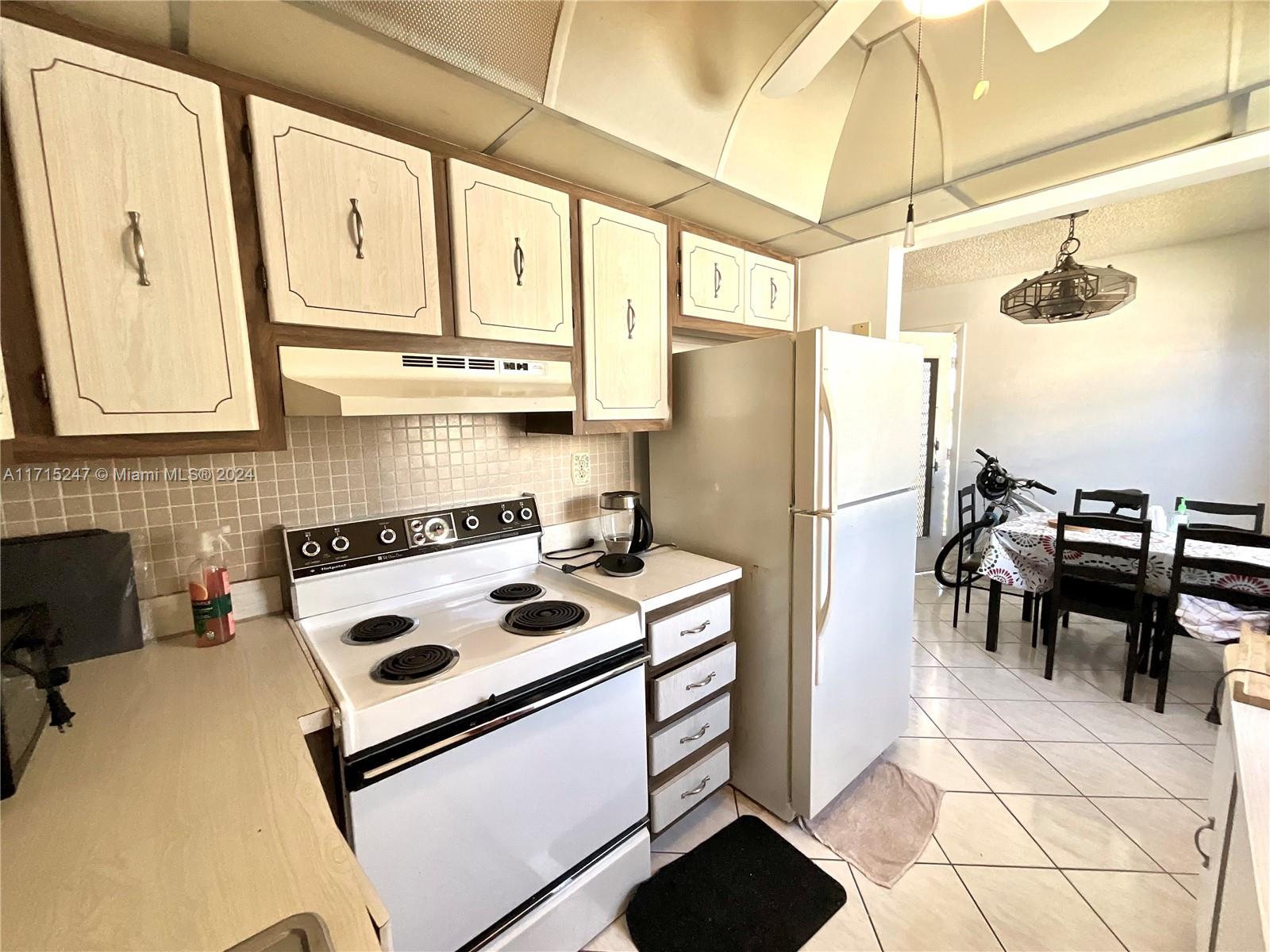 KINGS POINT BURGUNDY COND - Residential Lease