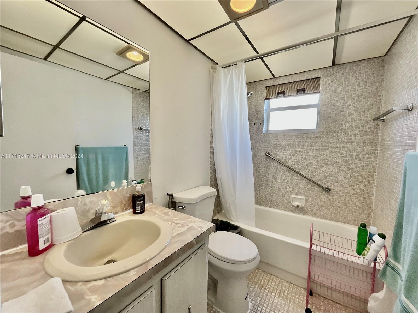 KINGS POINT BURGUNDY COND - Residential Lease