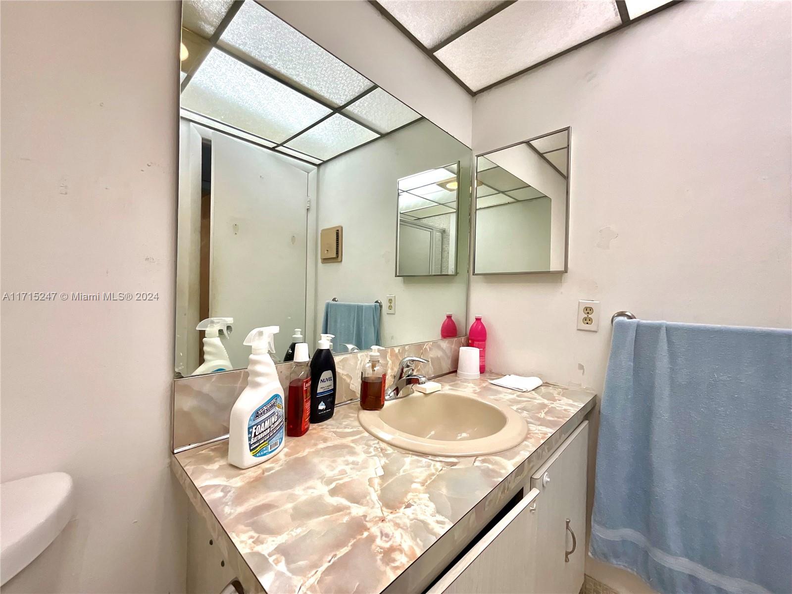 KINGS POINT BURGUNDY COND - Residential Lease