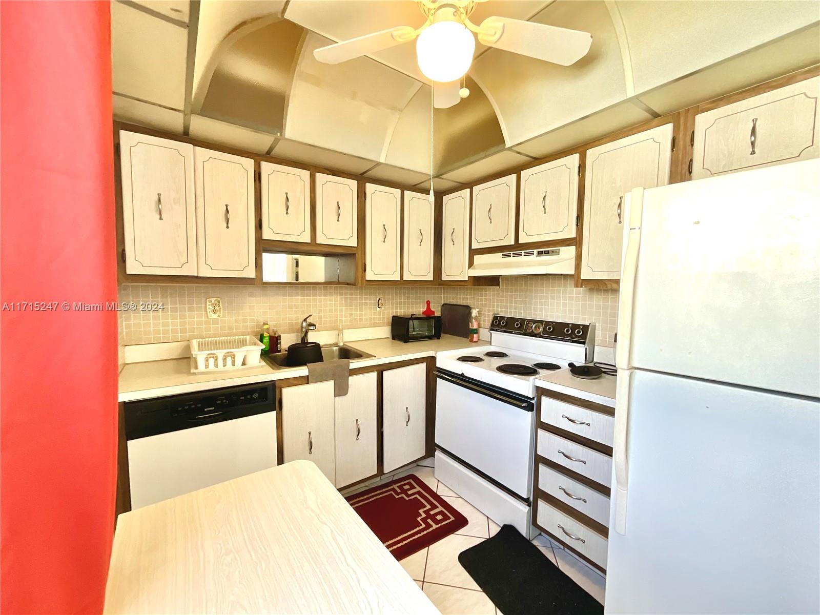 KINGS POINT BURGUNDY COND - Residential Lease