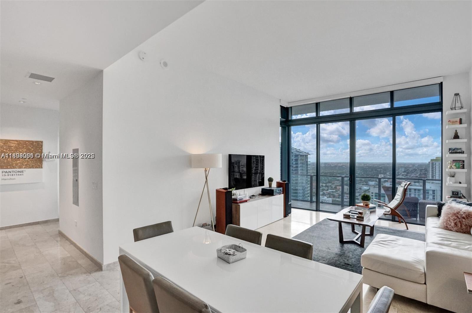 68 SE 6th St PH-4010