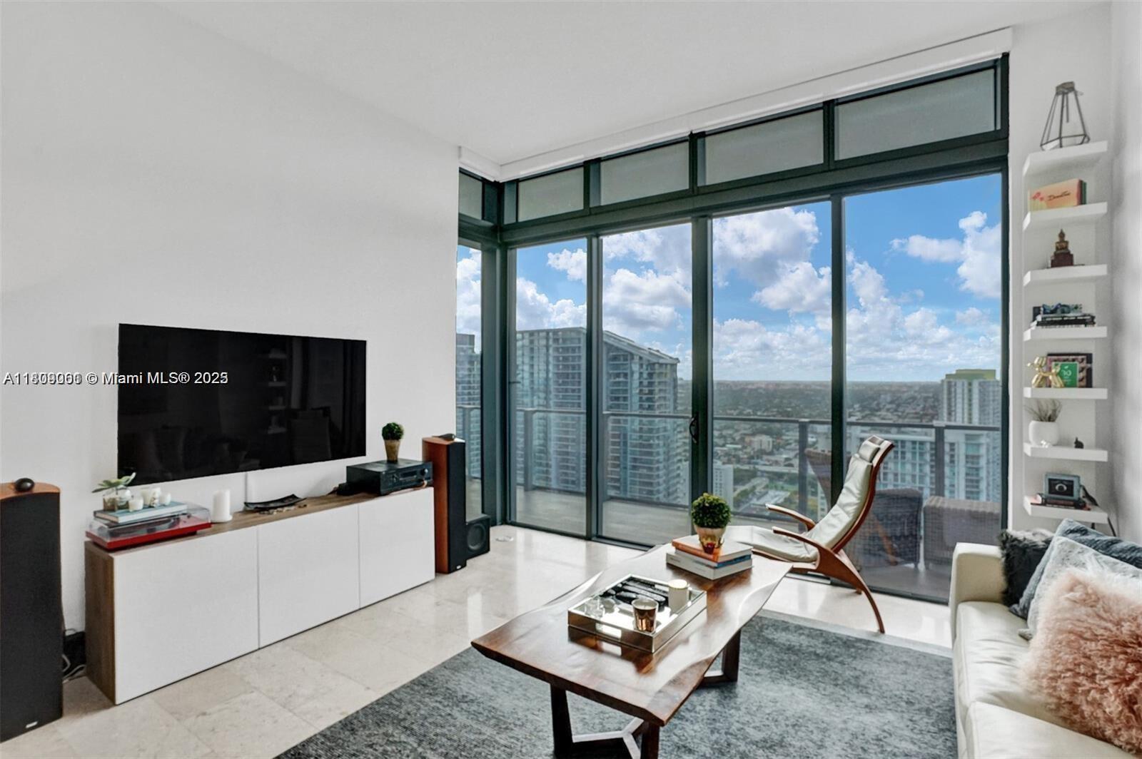 68 SE 6th St PH-4010