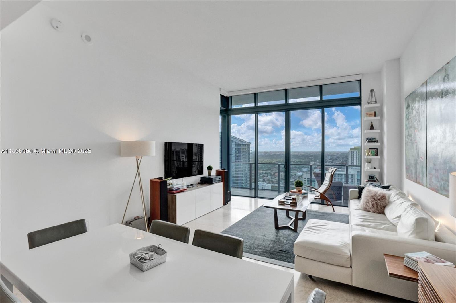 68 SE 6th St PH-4010