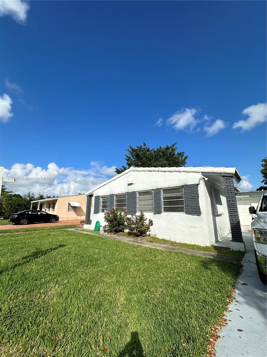 1619 Moffett St