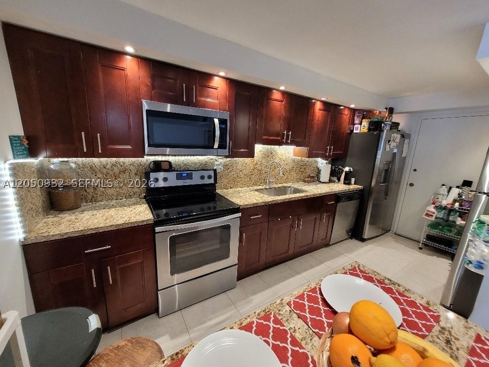 18081 Biscayne Blvd 602