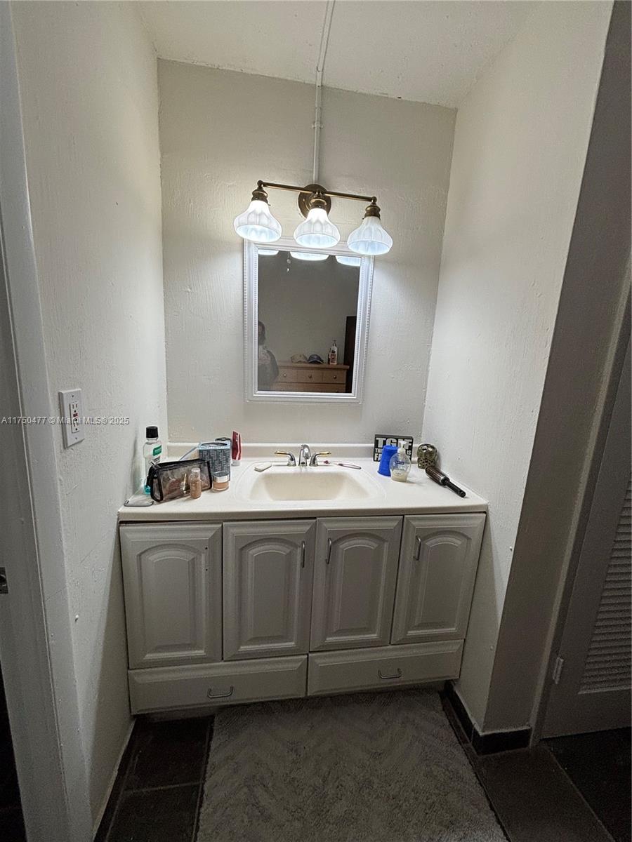 TRAFALGAR TOWERS CONDOMIN - Residential Lease