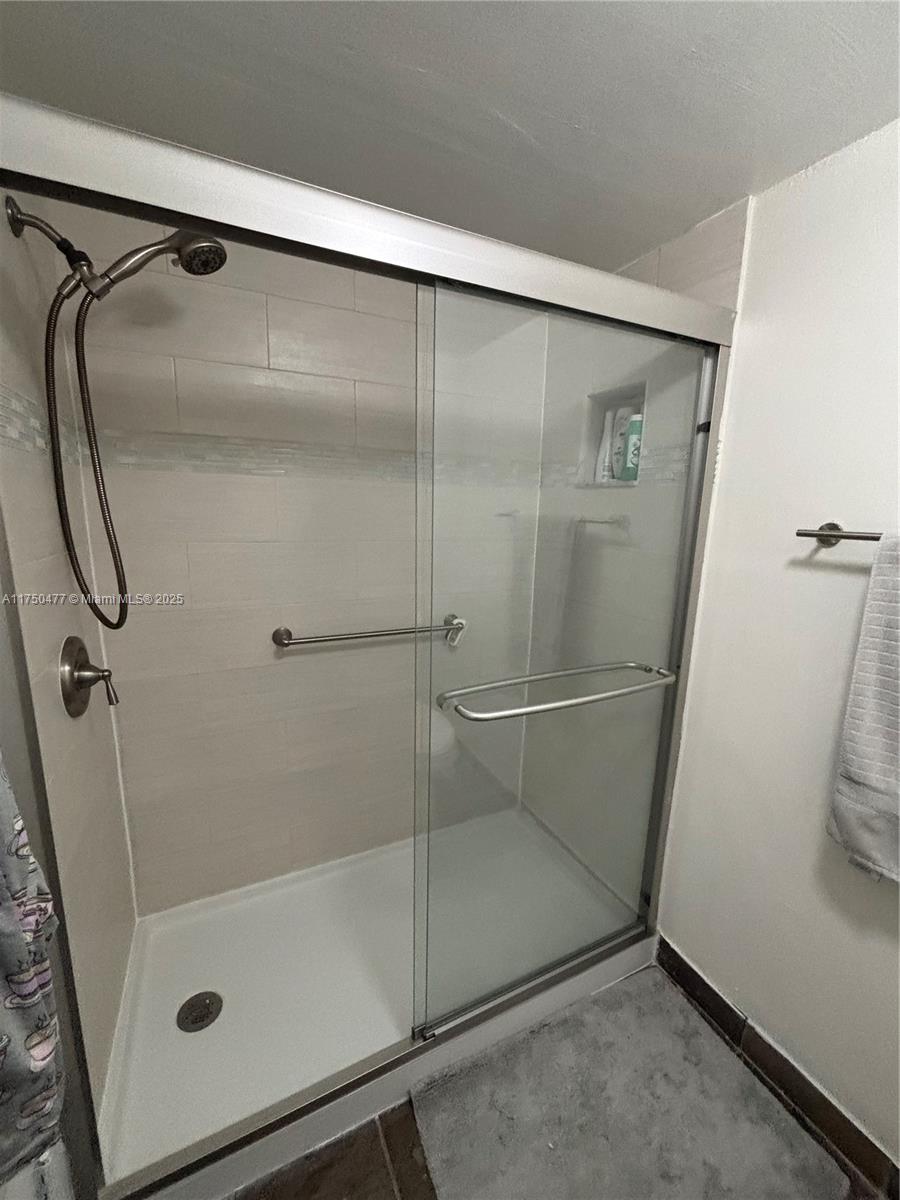 TRAFALGAR TOWERS CONDOMIN - Residential Lease