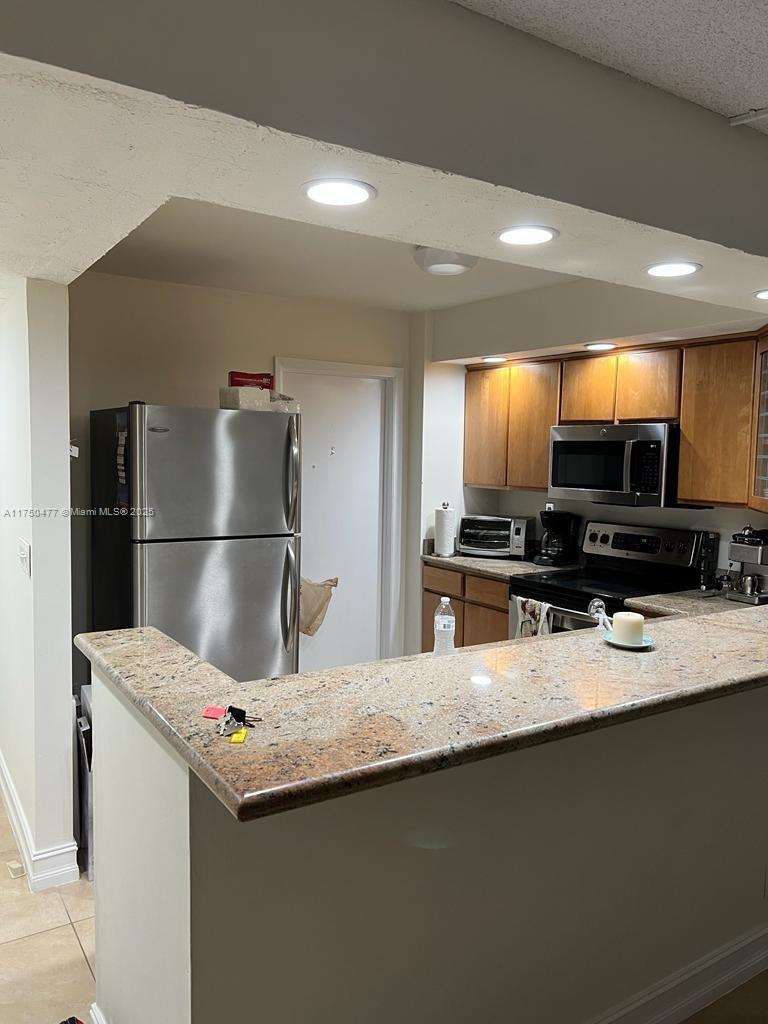 TRAFALGAR TOWERS CONDOMIN - Residential Lease