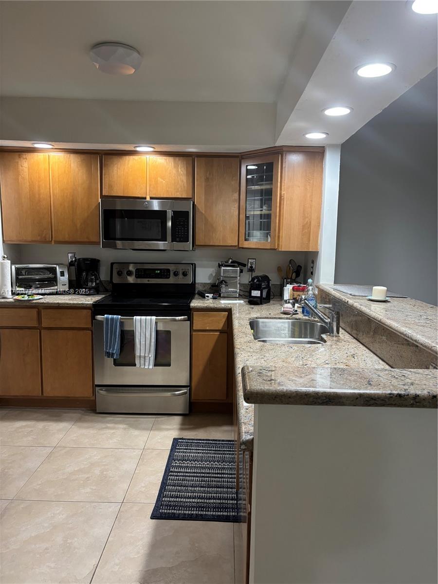 TRAFALGAR TOWERS CONDOMIN - Residential Lease