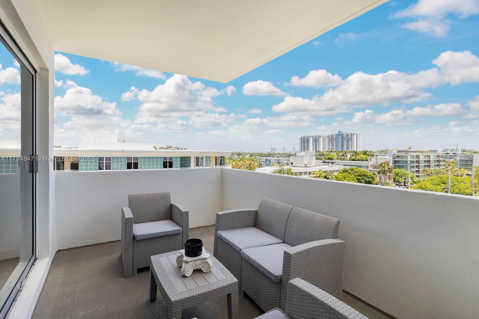 Property for Sale at 3 Island Ave 07B, Miami Beach, Miami-Dade County, Florida - Bedrooms: 1 
Bathrooms: 1  - $460,000