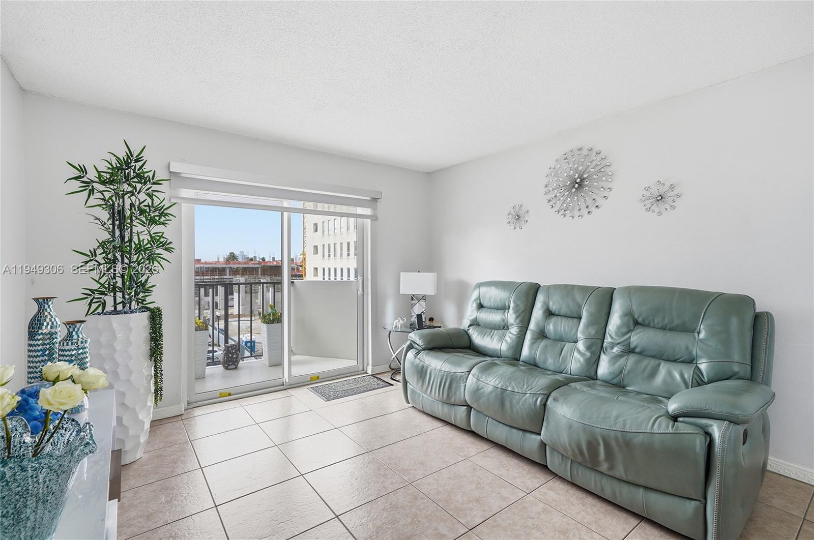 HARDING VILLAS CONDO - Residential