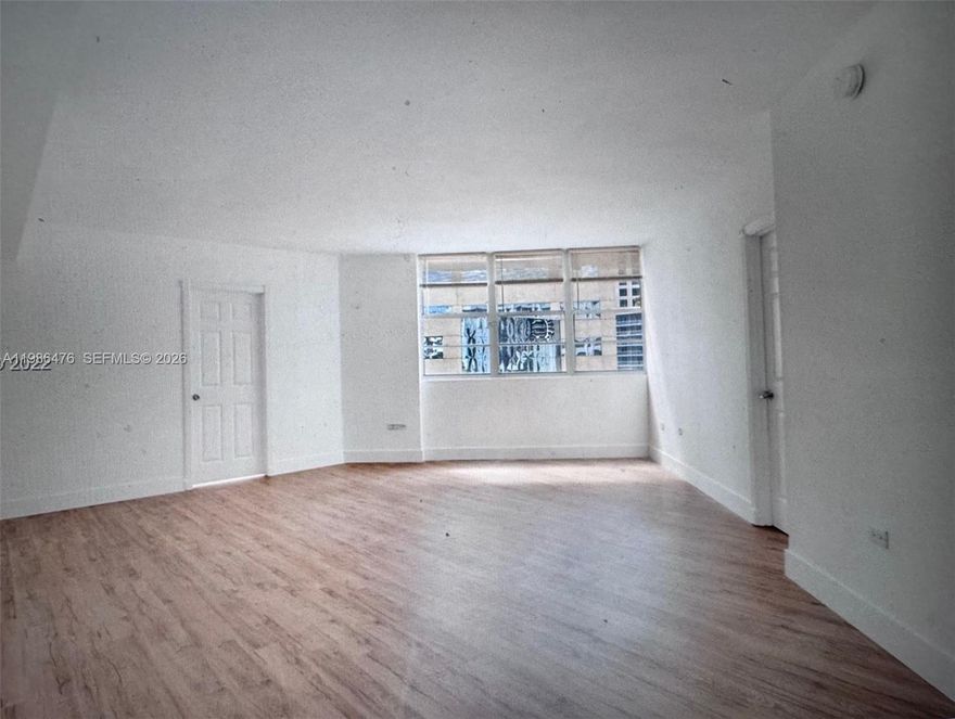 Great unit for rent in a full amenities building in the heart of Brickell .Rent includes electricity as well. Building has 2 pools , mini market, shops, and nightlife. Easy to show . Call listing agent .