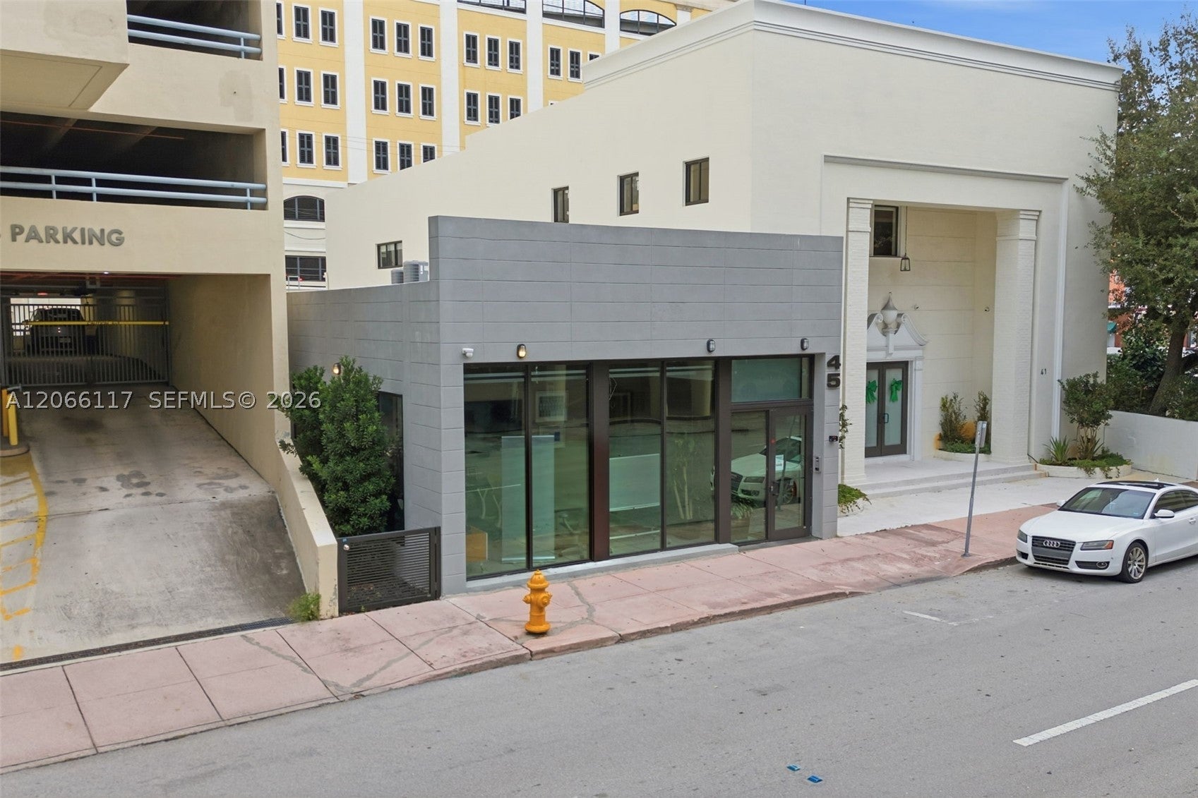 45 Valencia Ave