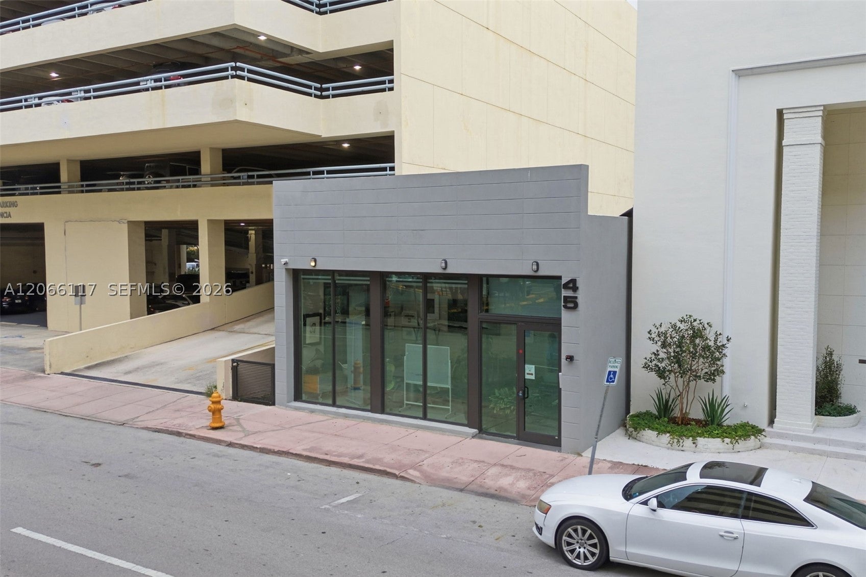 45 Valencia Ave