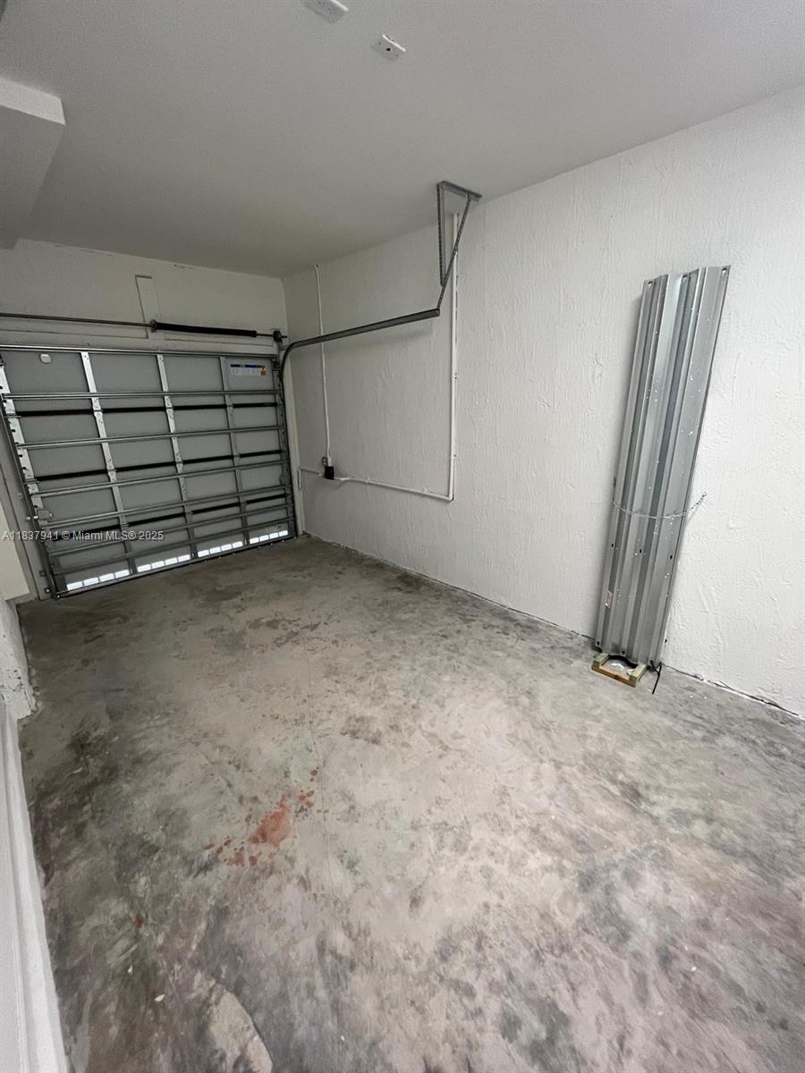 CORSICA SILVER PALM - Residential