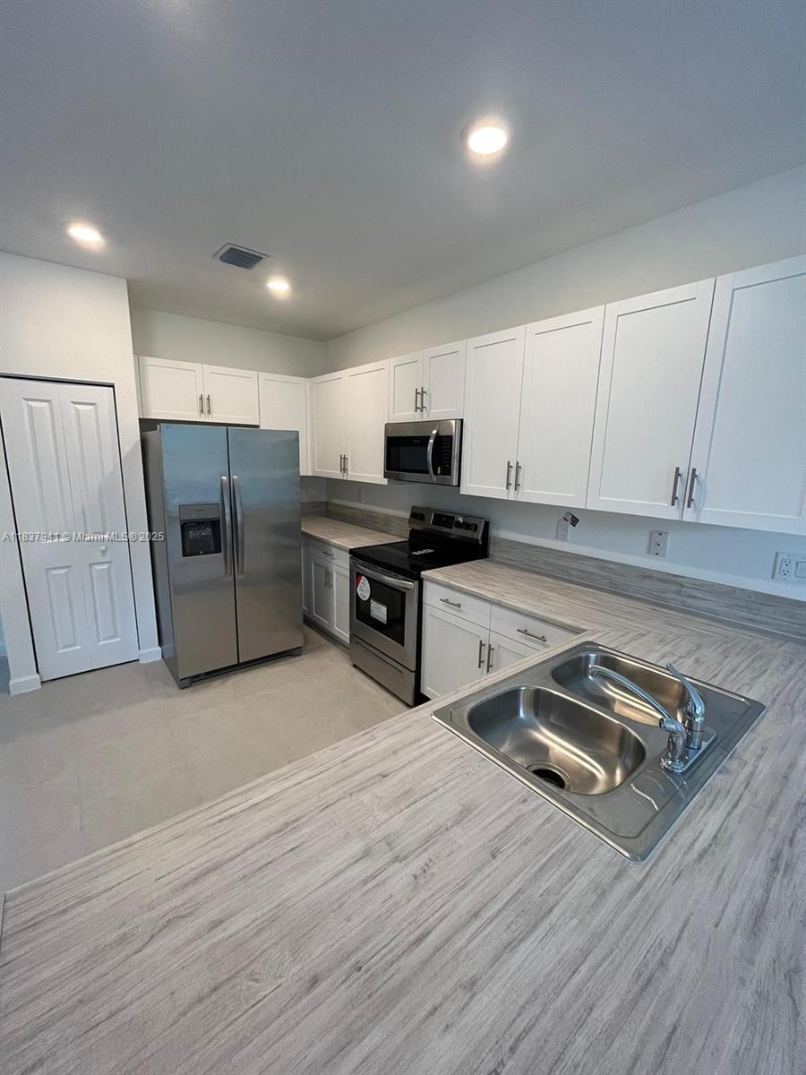 CORSICA SILVER PALM - Residential