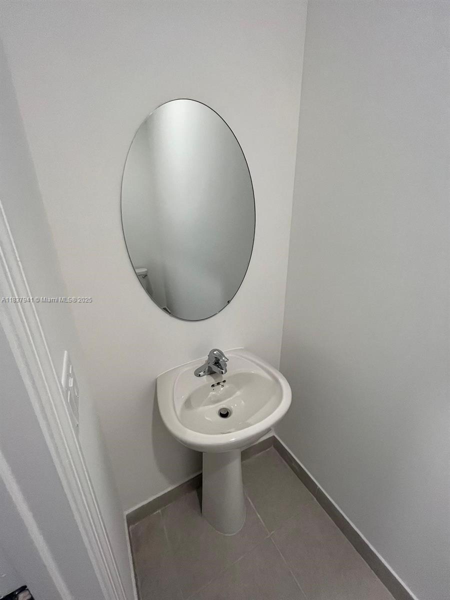 CORSICA SILVER PALM - Residential