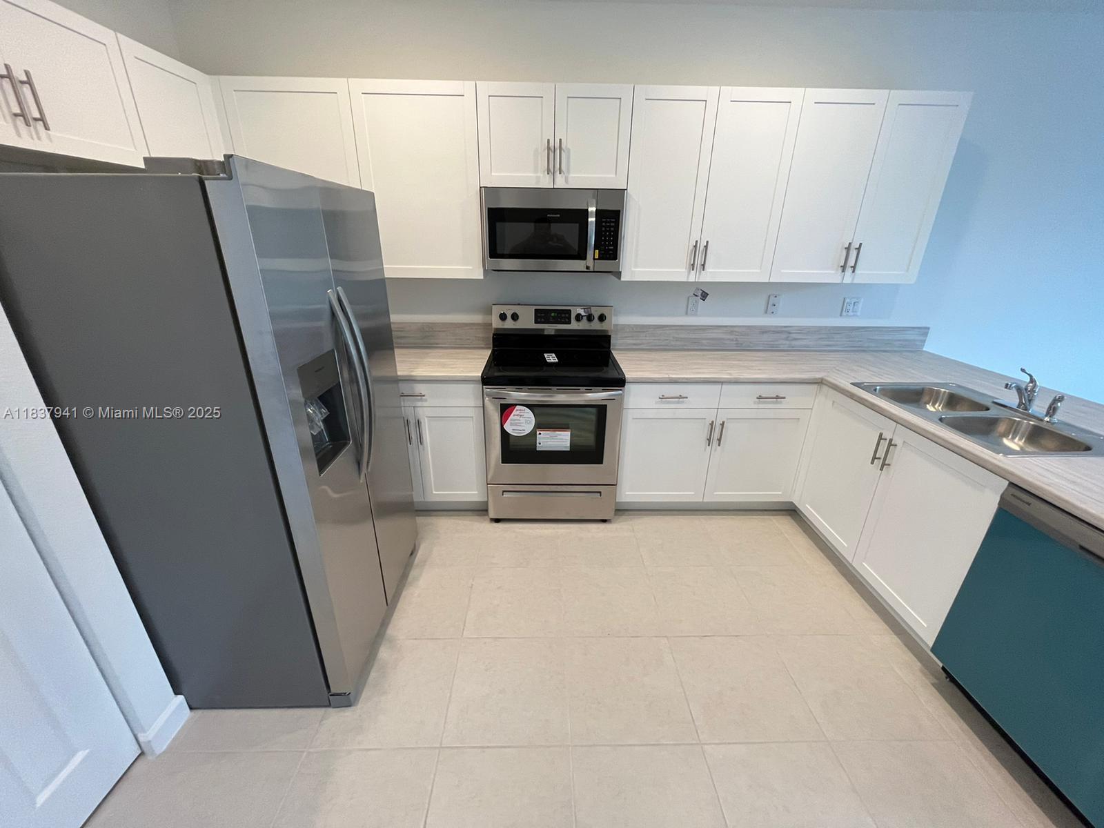 CORSICA SILVER PALM - Residential